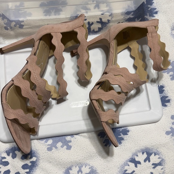 JS Elegant Pink Ruffle Heels - Picture 2 of 7